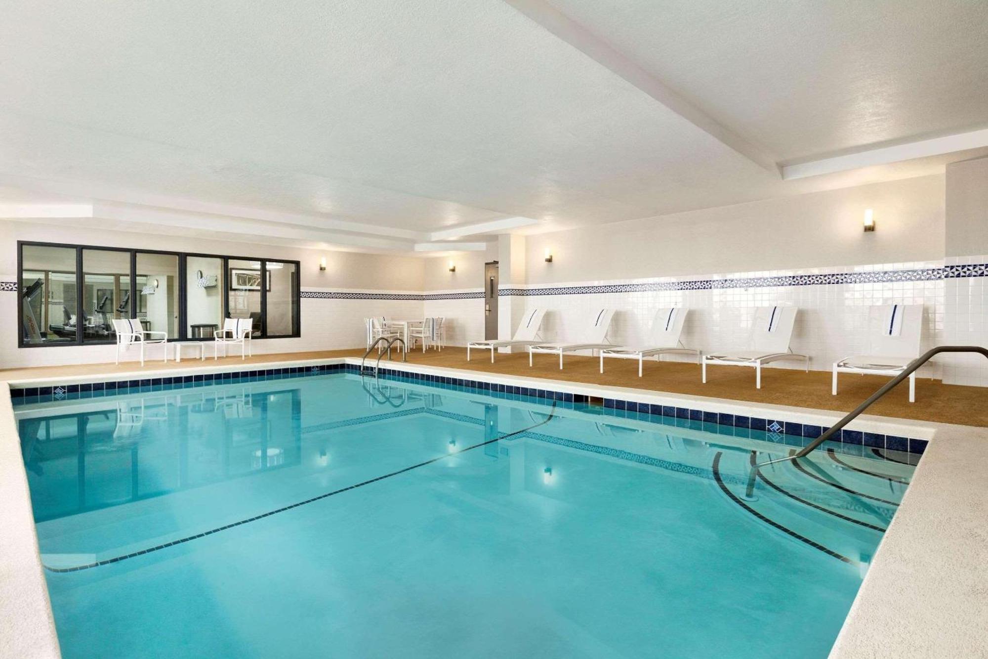 Country Inn & Suites By Radisson, Dalton, Ga Buitenkant foto